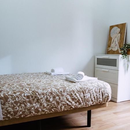 Triana Riverside Guesthouse Севиля Екстериор снимка