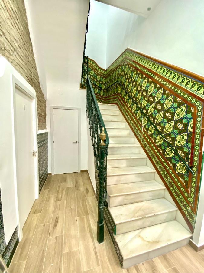Triana Riverside Guesthouse Севиля Екстериор снимка