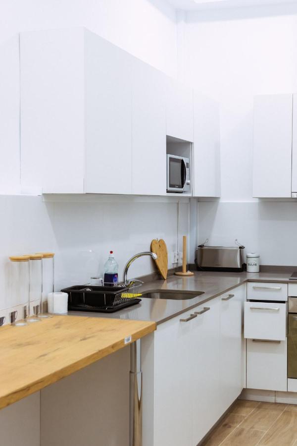 Triana Riverside Guesthouse Севиля Екстериор снимка