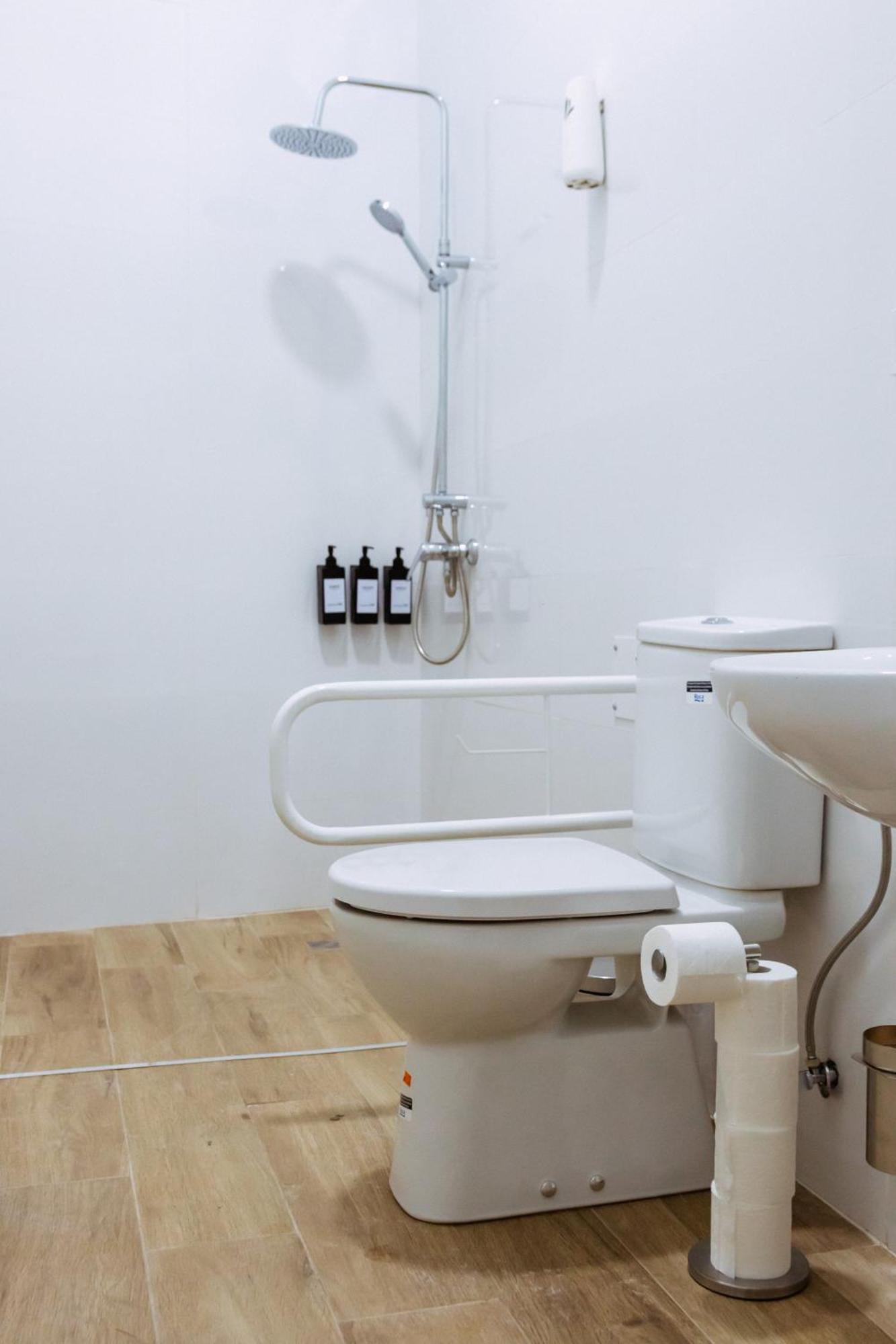 Triana Riverside Guesthouse Севиля Екстериор снимка
