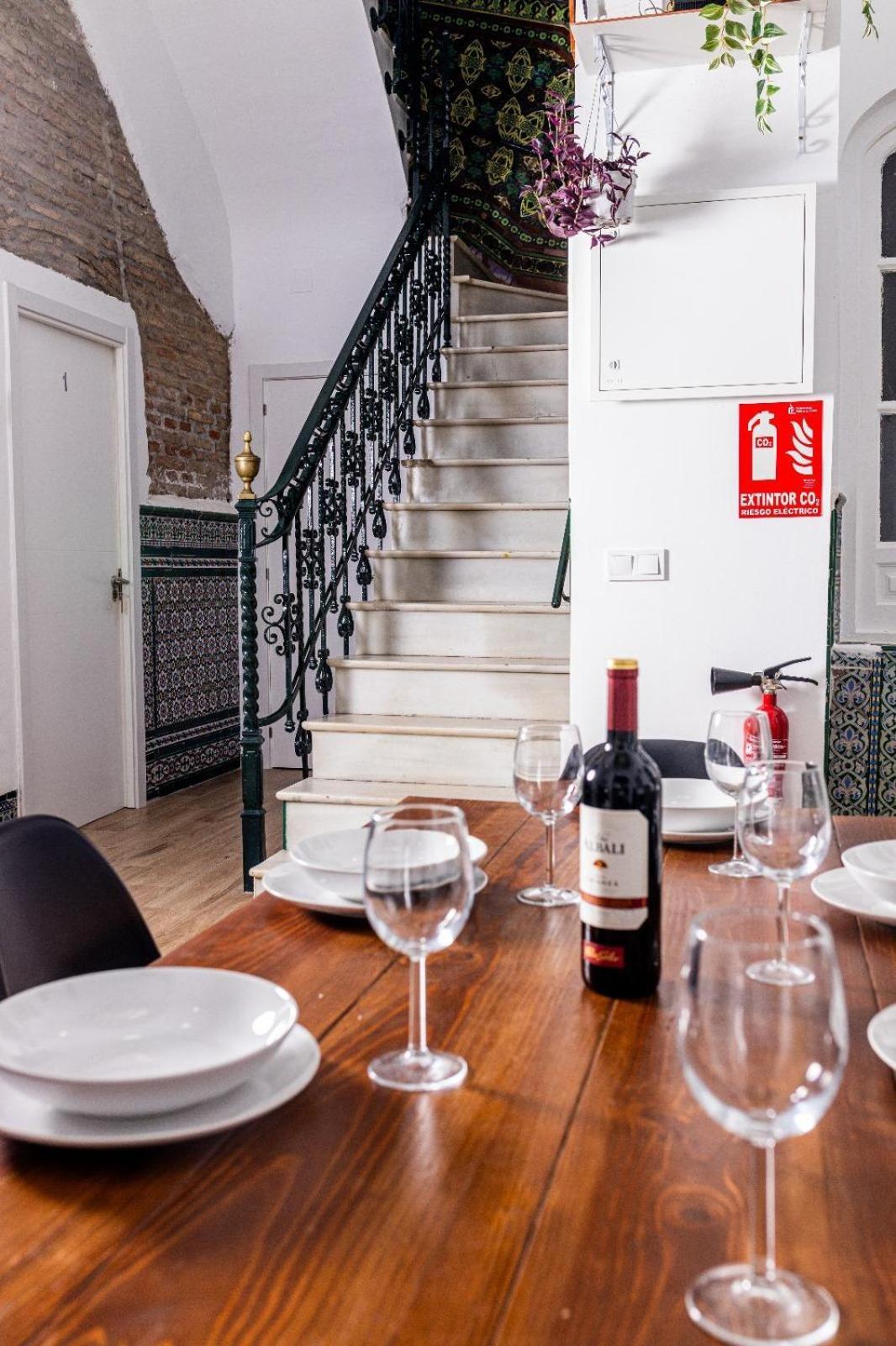 Triana Riverside Guesthouse Севиля Екстериор снимка
