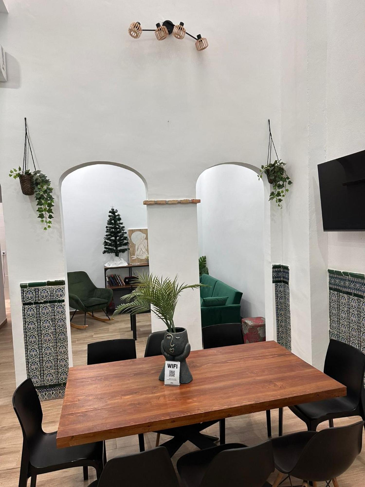 Triana Riverside Guesthouse Севиля Екстериор снимка