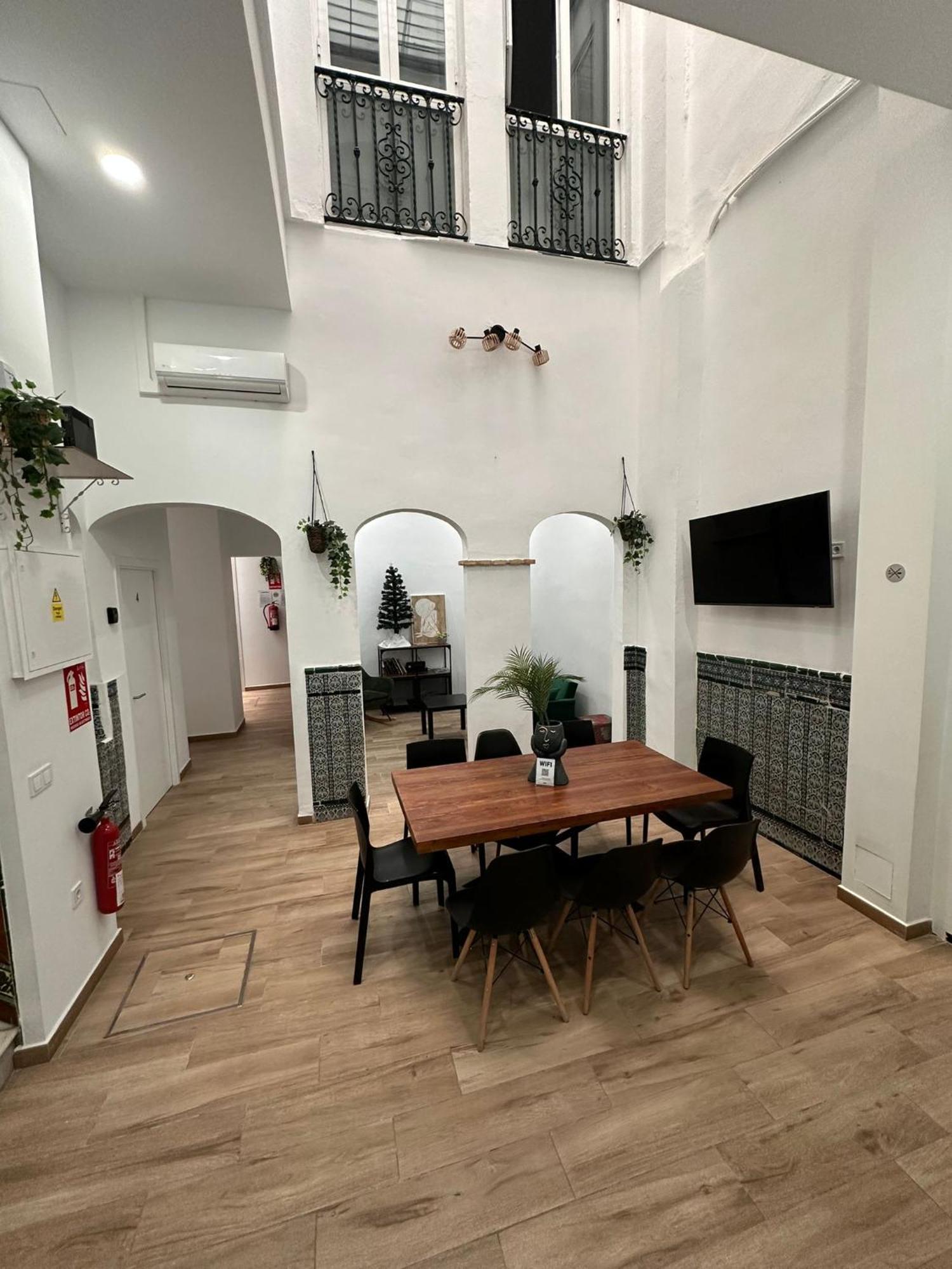 Triana Riverside Guesthouse Севиля Екстериор снимка